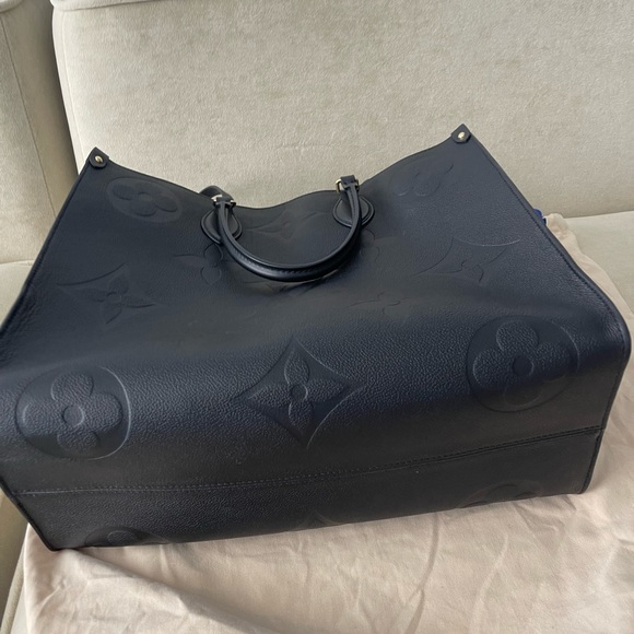 Louis Vuitton Empreinte Monogram On the Go - Picture 5 of 12